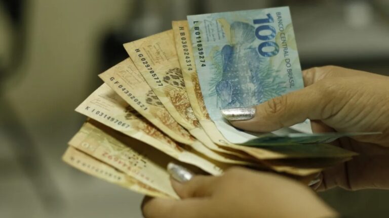 Governo do RS paga auxílio de R$ 1,5 mil