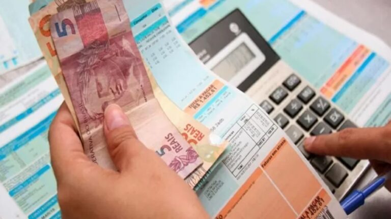 O governo oferece descontos e isenção na conta de luz para famílias de baixa renda e planeja ampliar o benefício com um novo projeto