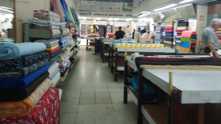 Tradicional loja faz liquidação para acabar com estoque