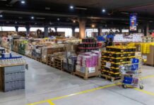 Tradicional loja do Rio Grande do Sul fará liquidação para acabar com o estoque. Cerca de 150 mil produtos estão com descontos de até 50%.