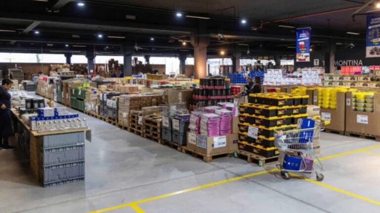 Tradicional loja do Rio Grande do Sul fará liquidação para acabar com o estoque. Cerca de 150 mil produtos estão com descontos de até 50%.