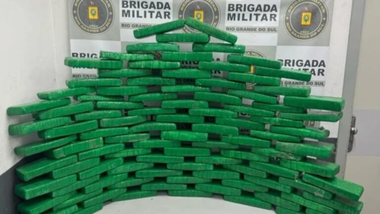 mulher presa maconha