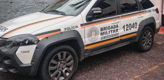 Professora leva soco de aluno dentro de sala de aula em escola