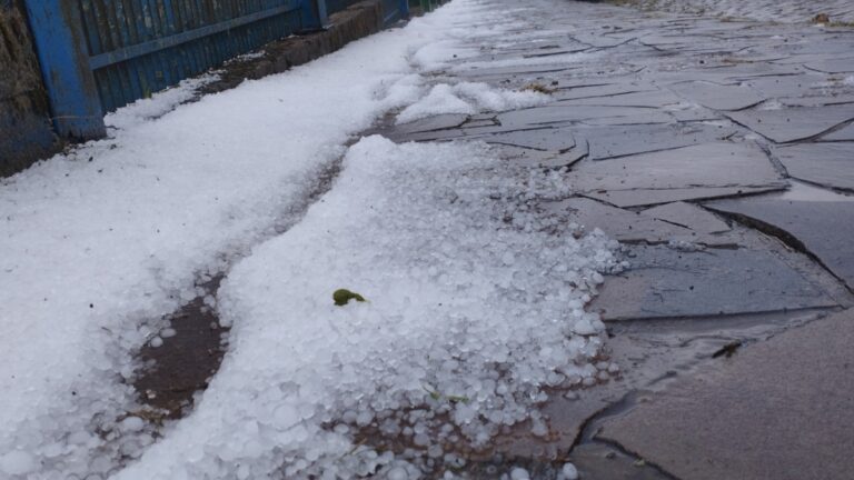 Temporal com granizo atinge cidade gaúcha