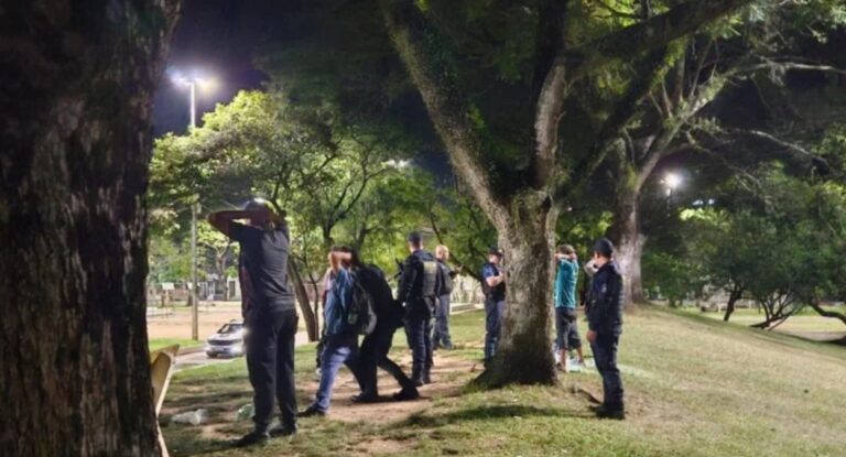 Jovem desaparecido é encontrado em praça