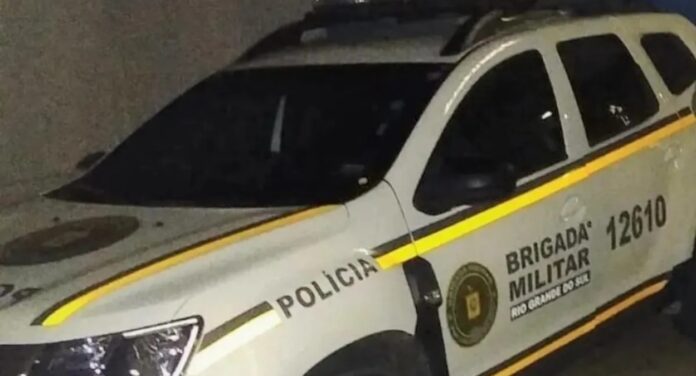 Homem é morto com diversos tiros na frente de casa