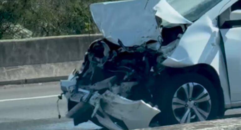 Canoas: acidente causa bloqueio na BR-448