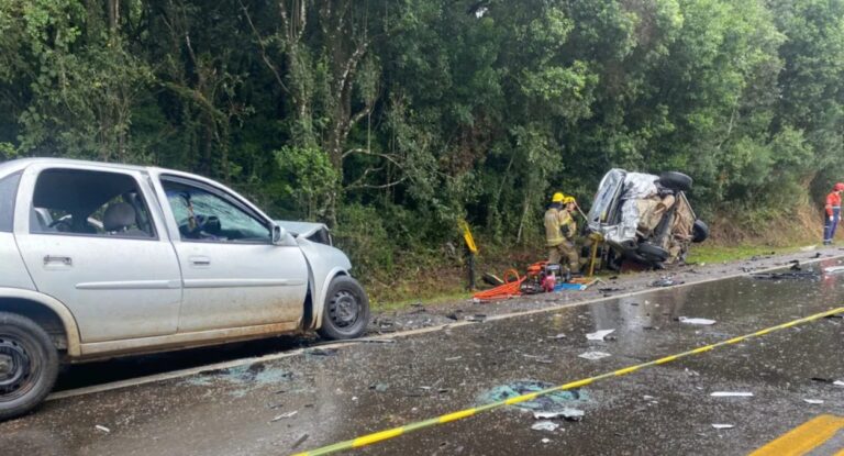 Dois homens morrem em grave acidente de trânsito