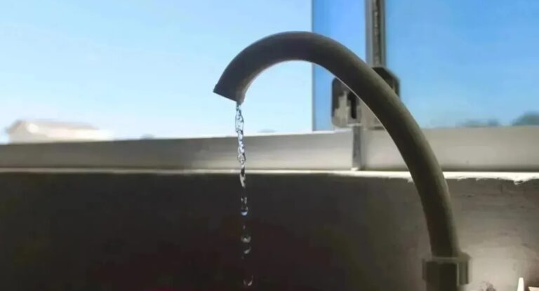 torneira com água Canoas