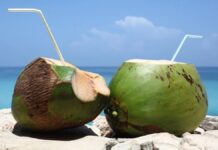 benefícios da água de coco