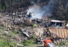 Avião cai e quatro pessoas morrem