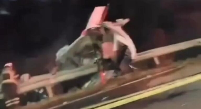 carro destruído após acidente na BR-290, a Freeway