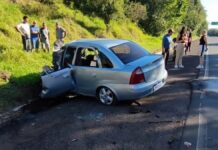 BR-386: pai e filho morrem após colisão entre carro e carreta
