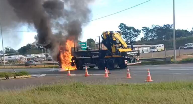 BR-386: incêndio em caminhão bloqueia rodovia em Nova Santa Rita