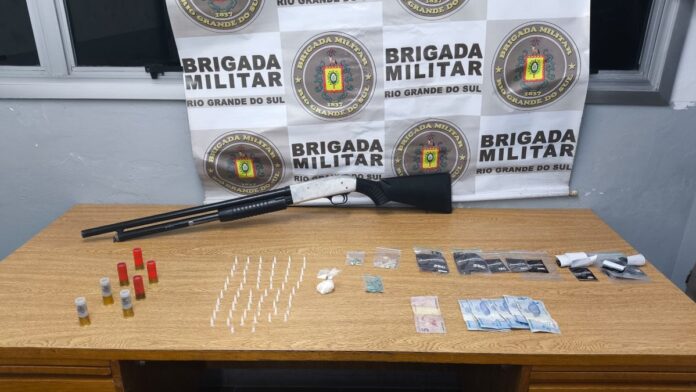 armas e drogas apreendidas pela Brigada Militar em Canoas