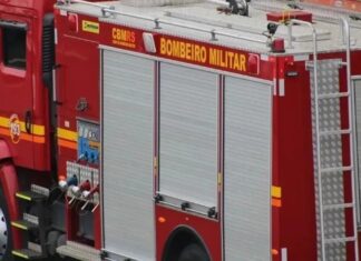 Canoas: bombeiros combatem incêndio em residência