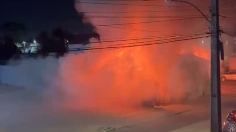 Canoas: Incêndio em lavagem de carros mobiliza bombeiros