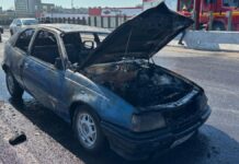 Carro pega fogo na BR-116, em Canoas