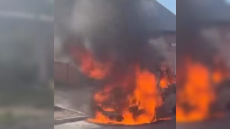 Carro pega fogo em Canoas