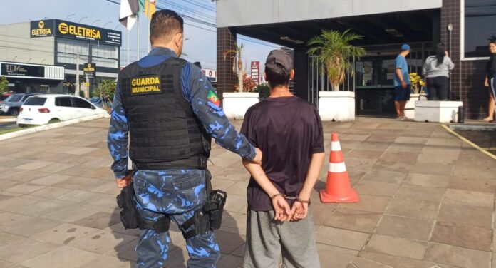 agente da Guarda Municipal está com traficante preso em Canoas