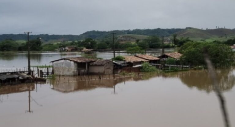 Enchente em Alagoas deixa cidades submersas