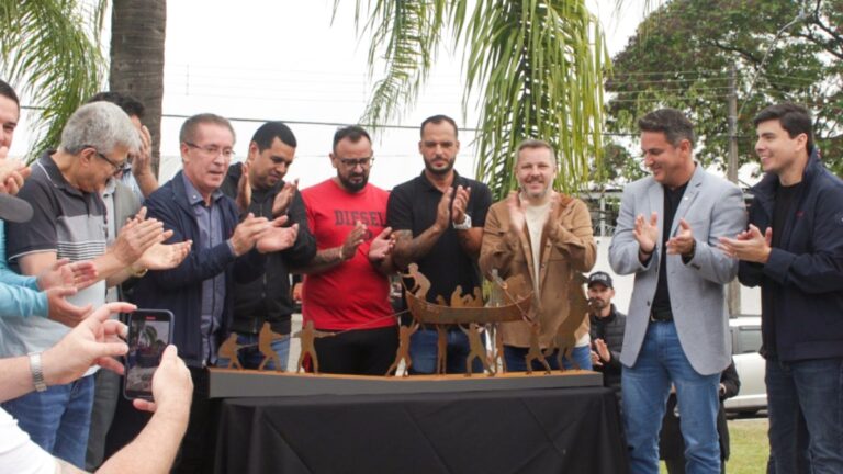 Prefeitura lança pedra fundamental de monumento para voluntários da enchente em Canoas