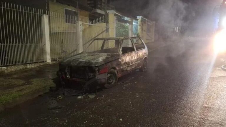 homem encontrado morto dentro de carro incendiado em Canoas