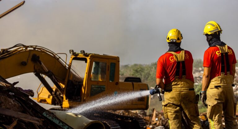 Bombeiros controlam incêndio em usina em Canoas