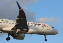 airbus da latam fazendo voos em Porto Alegre