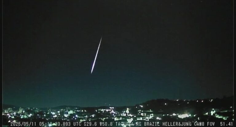 "Meteoro do Dia das Mães" é visto passando pelo Rio Grande do Sul