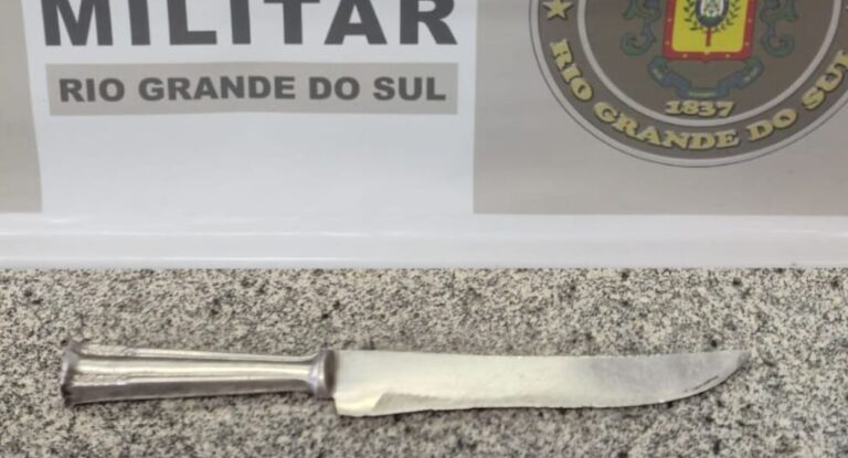 faca usada por criminosos para assaltar passageiros de ônibus em Canoas