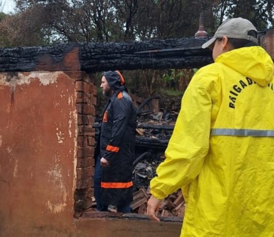 ossada carbonizada incêndio