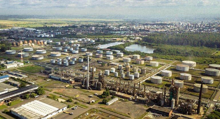 foto aérea da Refinaria Alberto Pasqualini REFAP Petrobras Canoas
