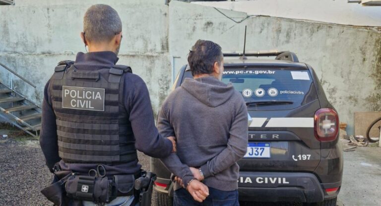 criminoso preso pela polícia em Canoas