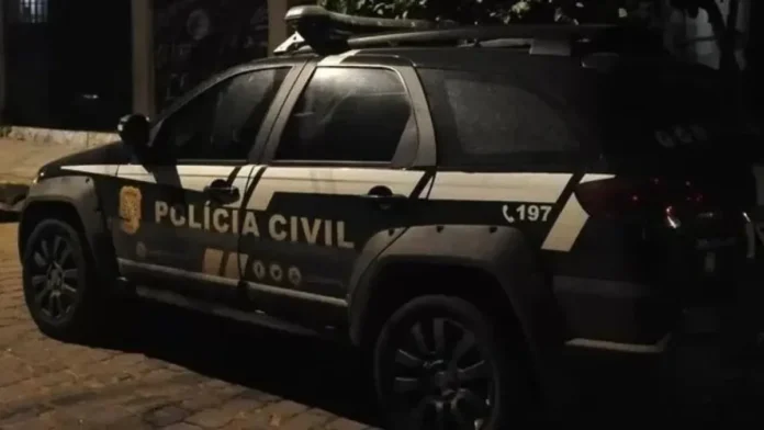 Homem é morto a facadas dentro de casa