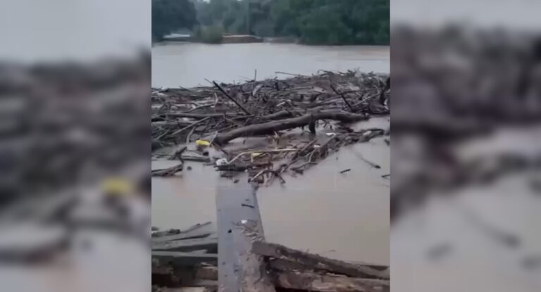 Ponte desaba após forte chuva em São Vicente do Sul
