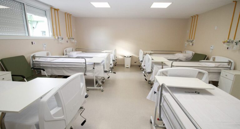 leitos de hospital em Porto Alegre