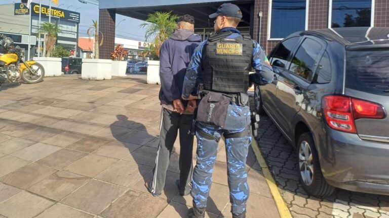 Canoas: traficante é preso após tentar se livrar de droga