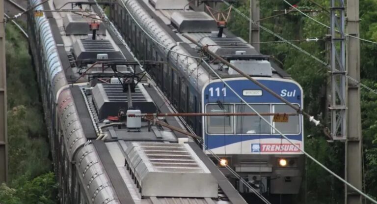Problema na Trensurb causa atrasos; Veja motivo