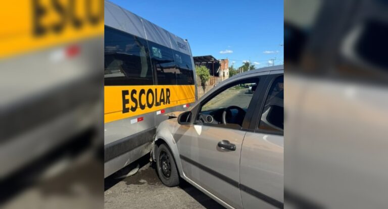 Canoas: Van escolar e carro colidem em avenida