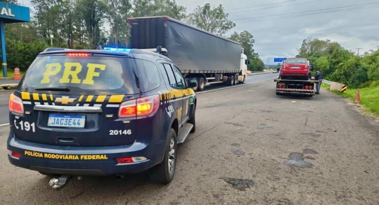 Motorista é preso fumando maconha e transportando criança sem cadeirinha na BR-386