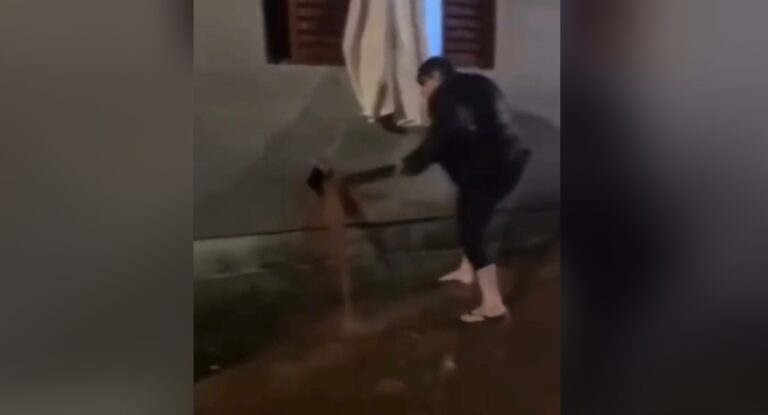 Família quebra parede de casa atingida pela chuva