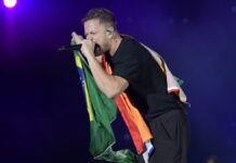 Vocalista do Imagine Dragons no palco do Rocjk in Rio