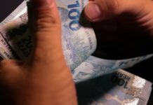 DInheiro sendo contado