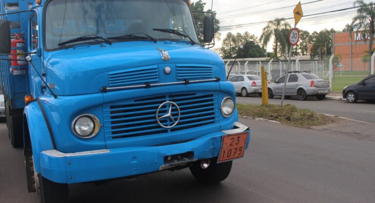 Canoas: Duas pessoas ficam feridas em acidente