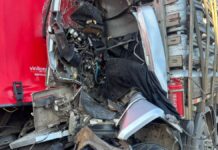 Canoas: Caminhão carregado de gás fica destruído após acidente