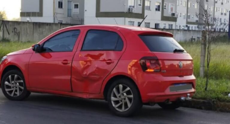 Canoas: acidente entre carro e moto é registrado em avenida