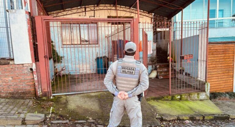 Açougueiro é encontrado morto dentro de casa