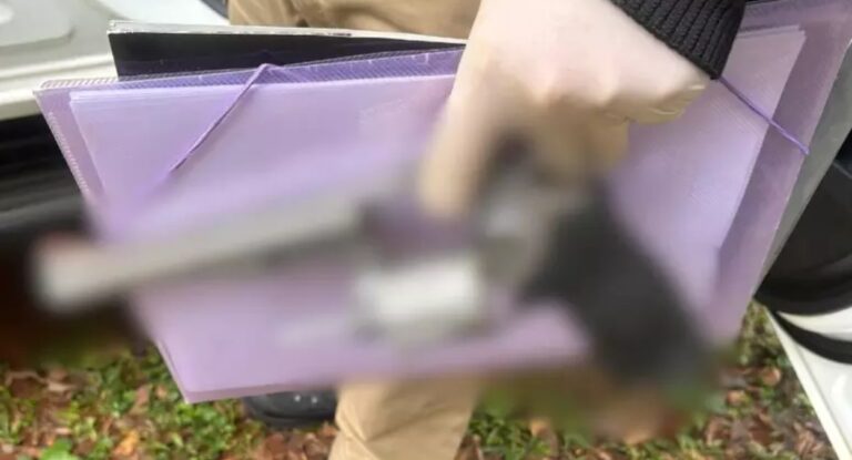 Adolescente mata avó a tiros após ser proibido de usar o celular