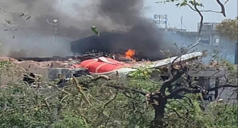 VÍDEO: Avião da Air India cai e mata mais de 240 pessoas